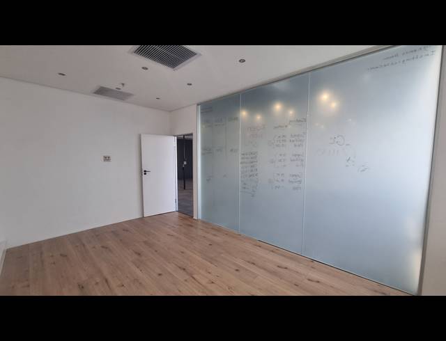 148M² OFFICE TO LET IN SEA POINT